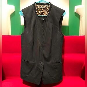 Black Sleeveless Vest with Leopard Print Lining tiny spot on back right size 10